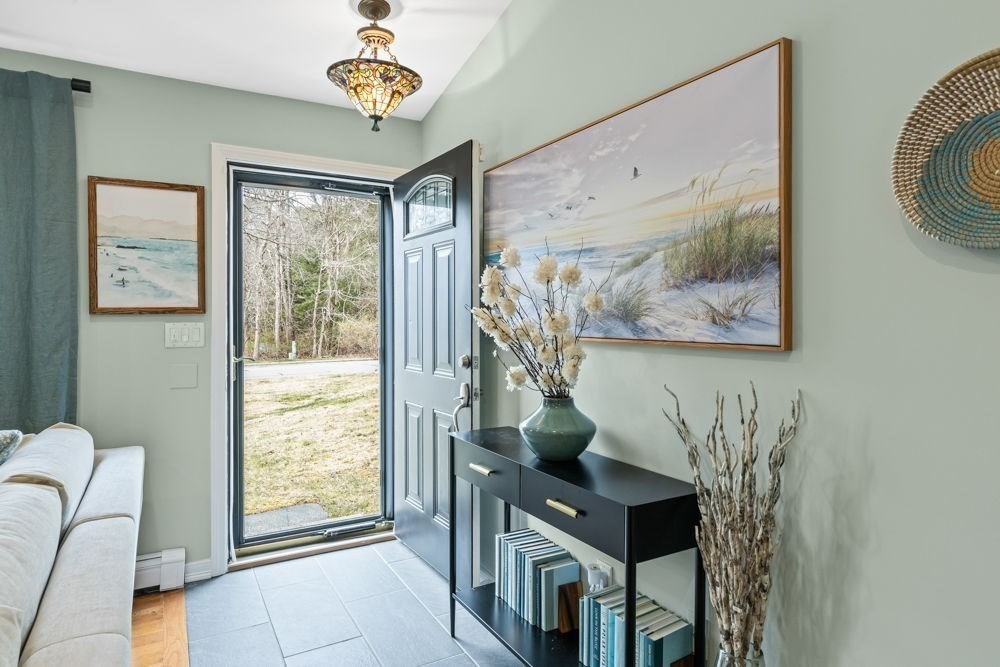 56 Chartwell Dr