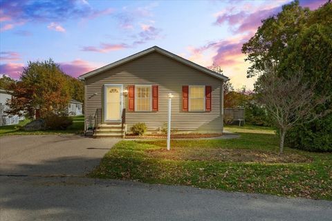 84 Lark Ln Tiverton RI 02878