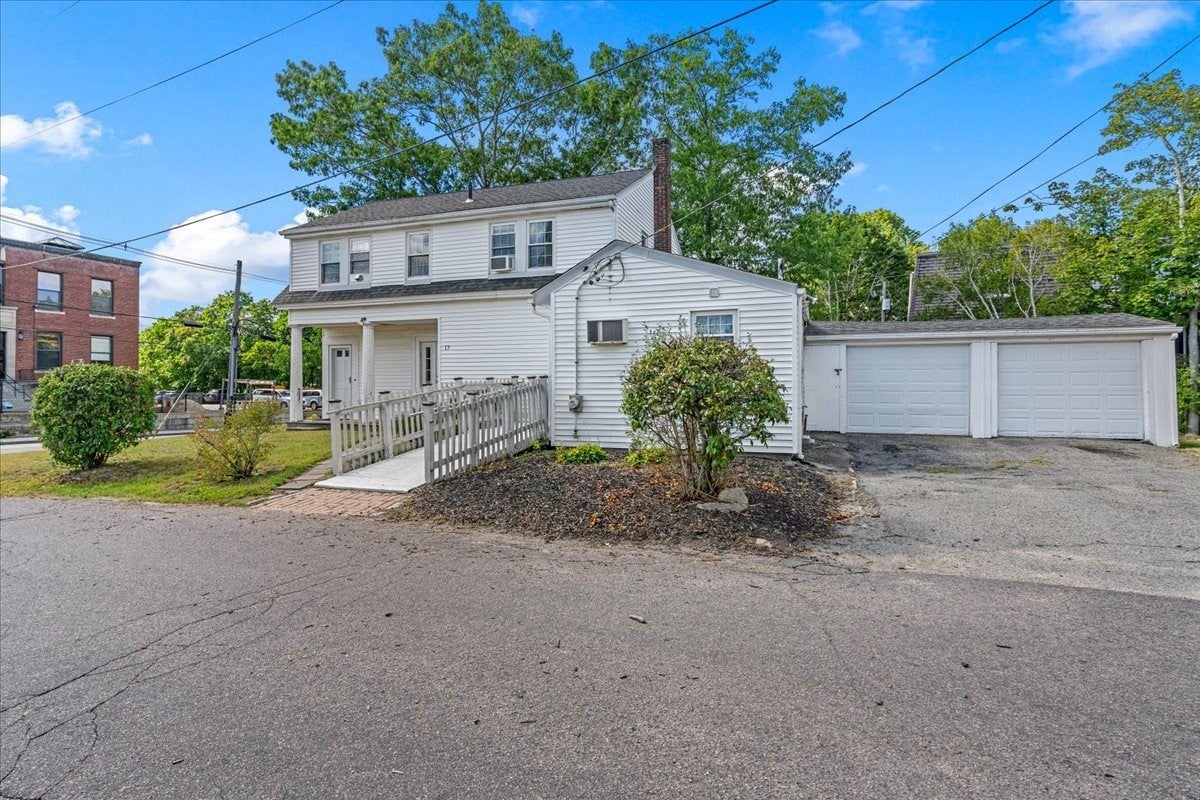 Photo of 17 North Ave, Rockland, MA