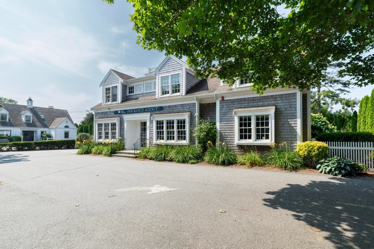 697 Main St