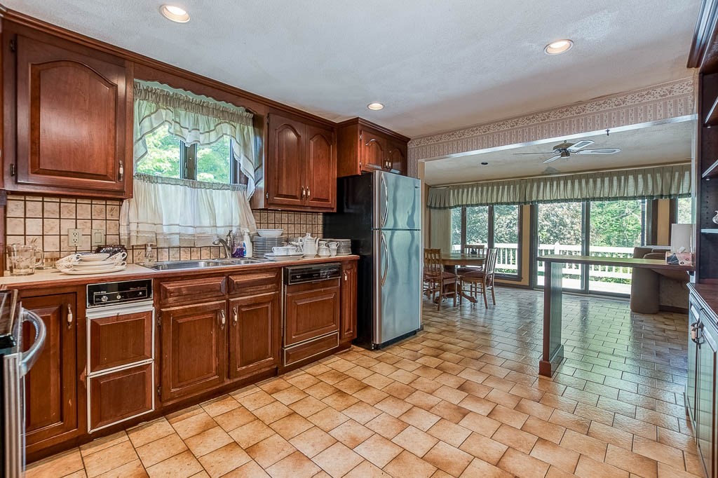 16 Miriam Dr