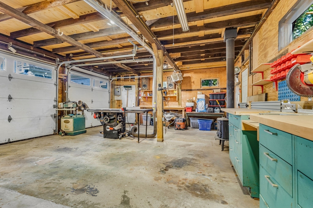 Stoughton, Massachusetts 02072, United States, 3 Bedrooms Bedrooms, ,2 BathroomsBathrooms,Residential,Active,220009