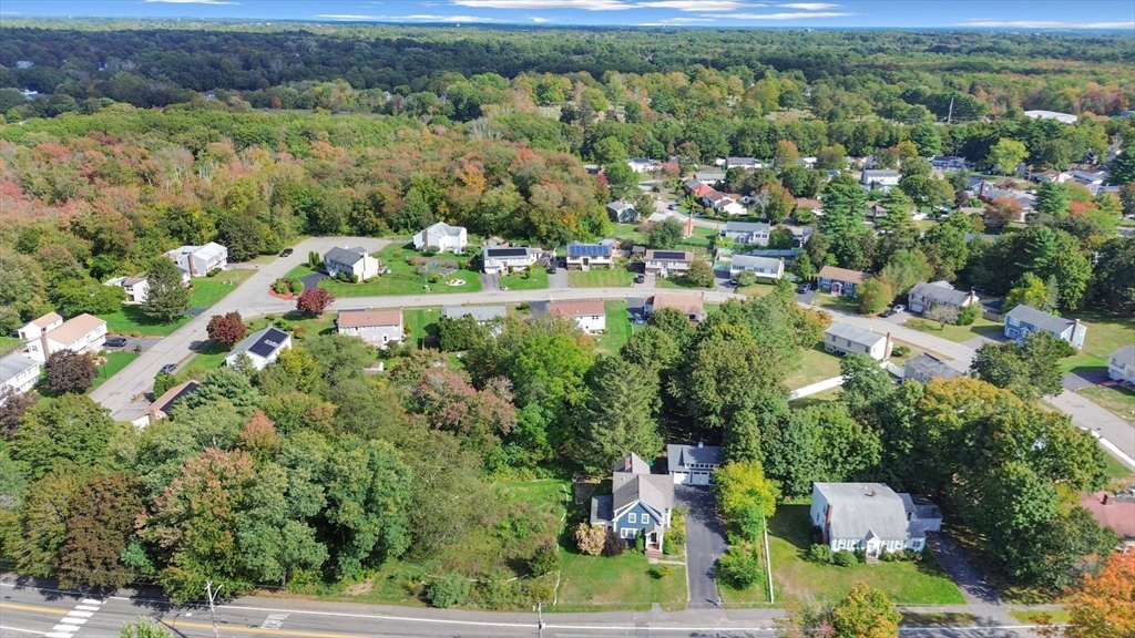 Stoughton, Massachusetts 02072, United States, 3 Bedrooms Bedrooms, ,2 BathroomsBathrooms,Residential,Active,220009