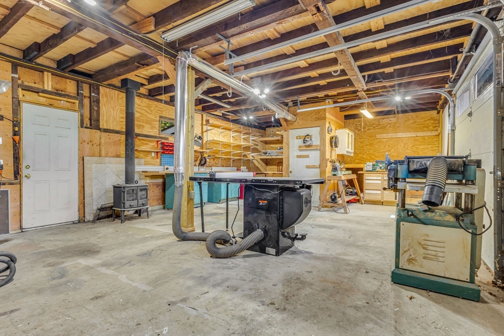 Stoughton, Massachusetts 02072, United States, 3 Bedrooms Bedrooms, ,2 BathroomsBathrooms,Residential,Active,220009