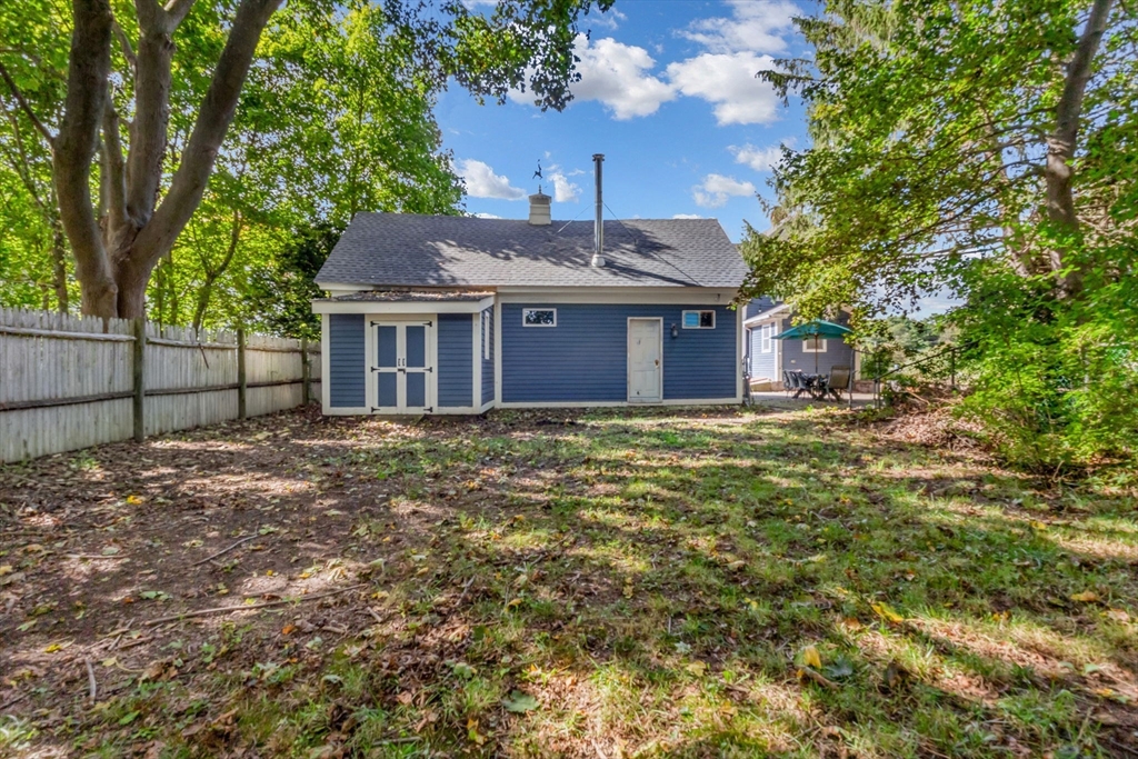 Stoughton, Massachusetts 02072, United States, 3 Bedrooms Bedrooms, ,2 BathroomsBathrooms,Residential,Active,220009