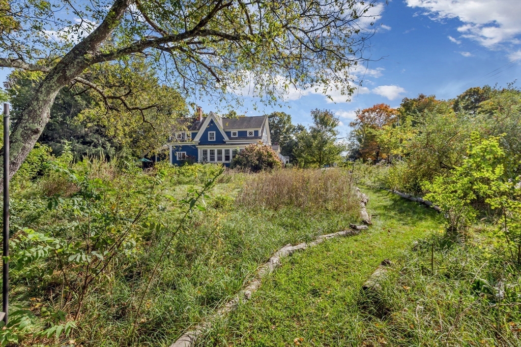 Stoughton, Massachusetts 02072, United States, 3 Bedrooms Bedrooms, ,2 BathroomsBathrooms,Residential,Active,220009