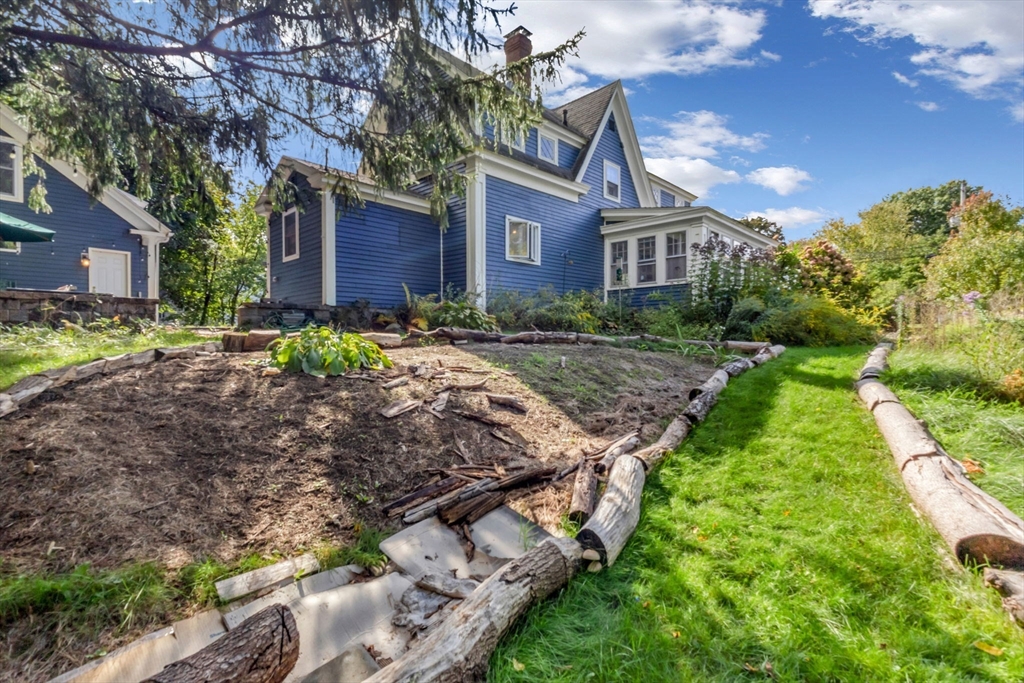 Stoughton, Massachusetts 02072, United States, 3 Bedrooms Bedrooms, ,2 BathroomsBathrooms,Residential,Active,220009