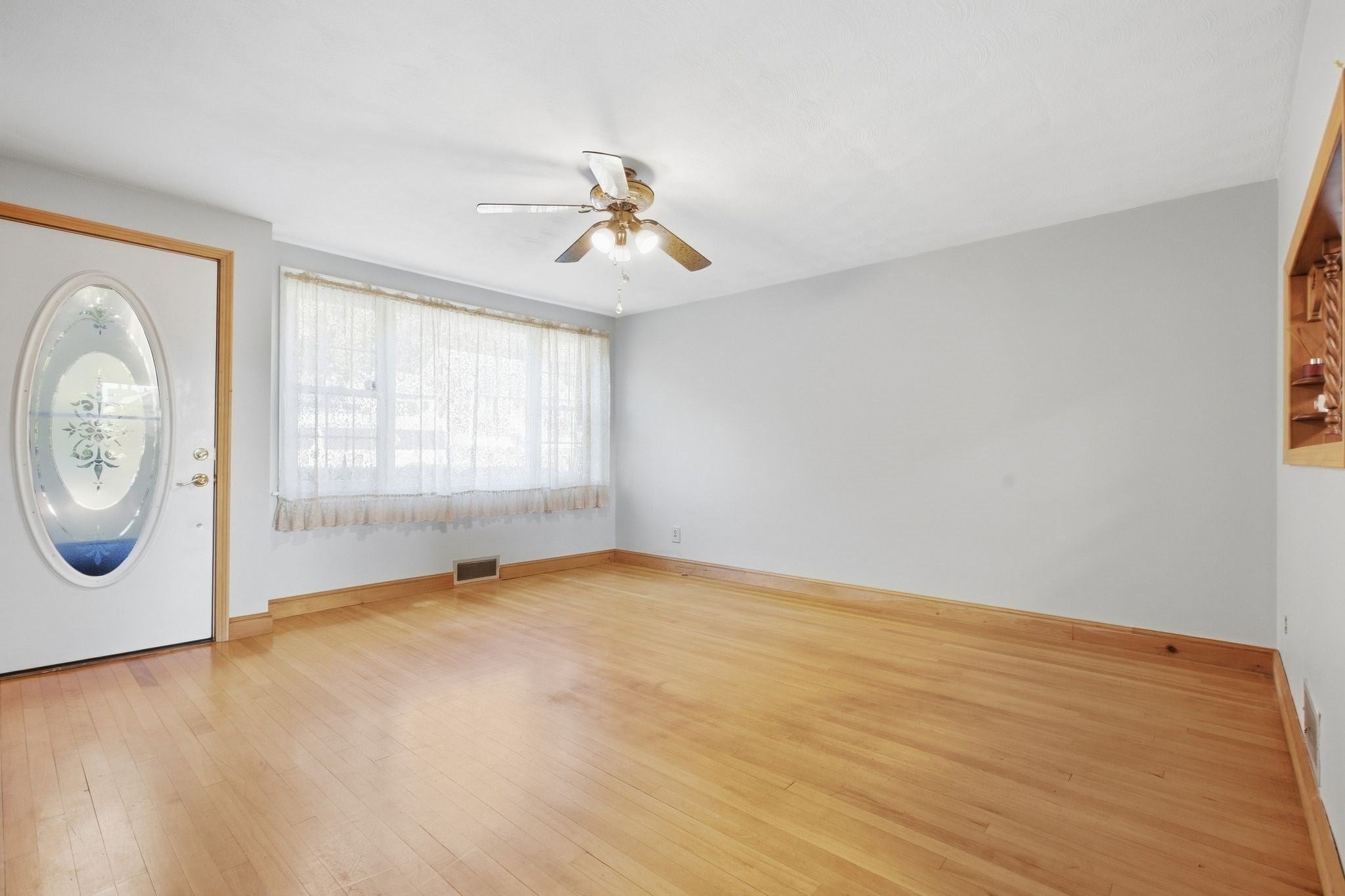 1259 Shawsheen St, Tewksbury, MA Photo #5