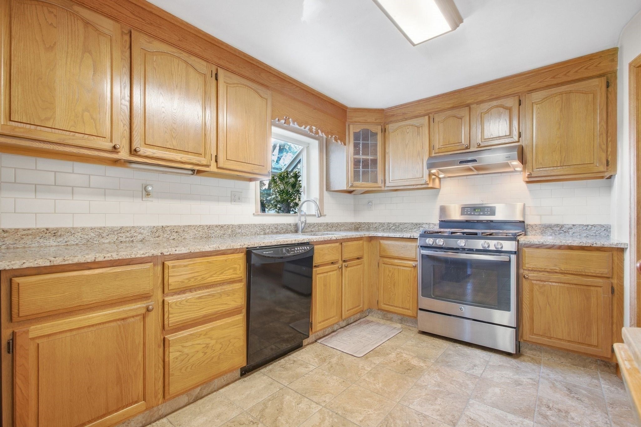 1259 Shawsheen St, Tewksbury, MA Photo #10