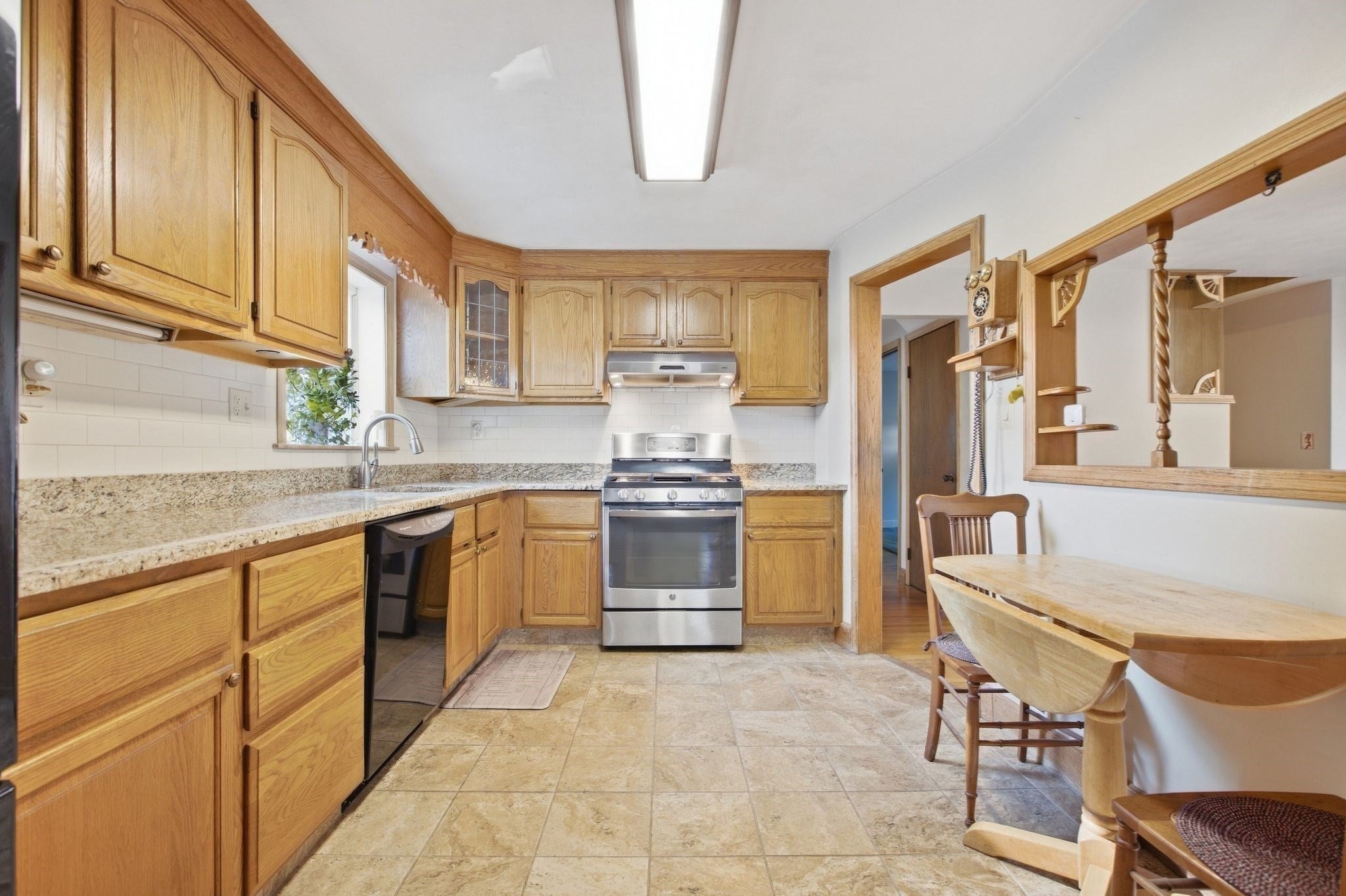 1259 Shawsheen St, Tewksbury, MA Photo #9