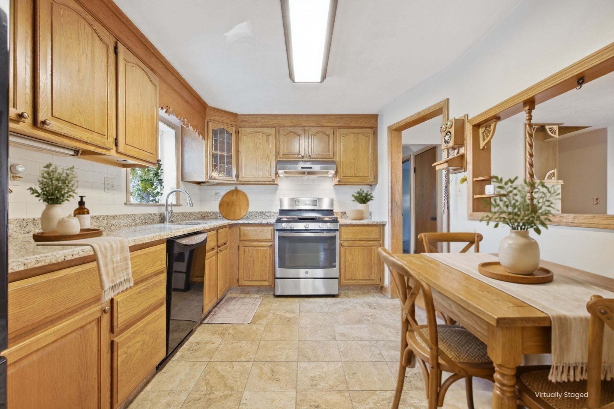 1259 Shawsheen St, Tewksbury, MA Photo #8