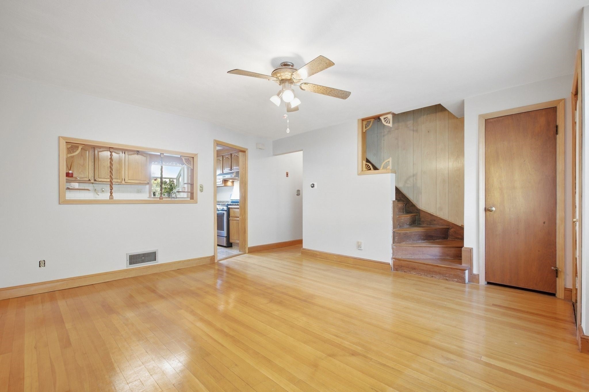 1259 Shawsheen St, Tewksbury, MA Photo #7
