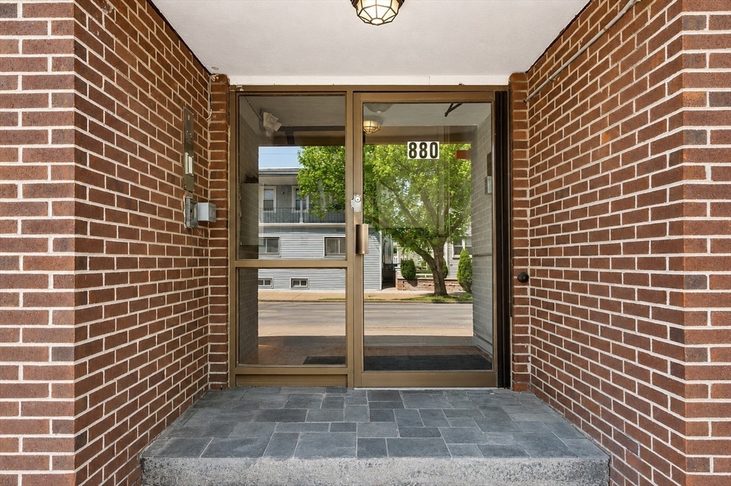 880 Broadway 5