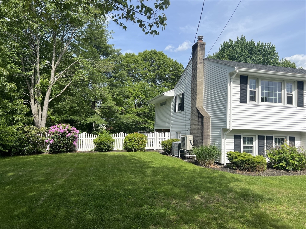 17 Hallowell Rd