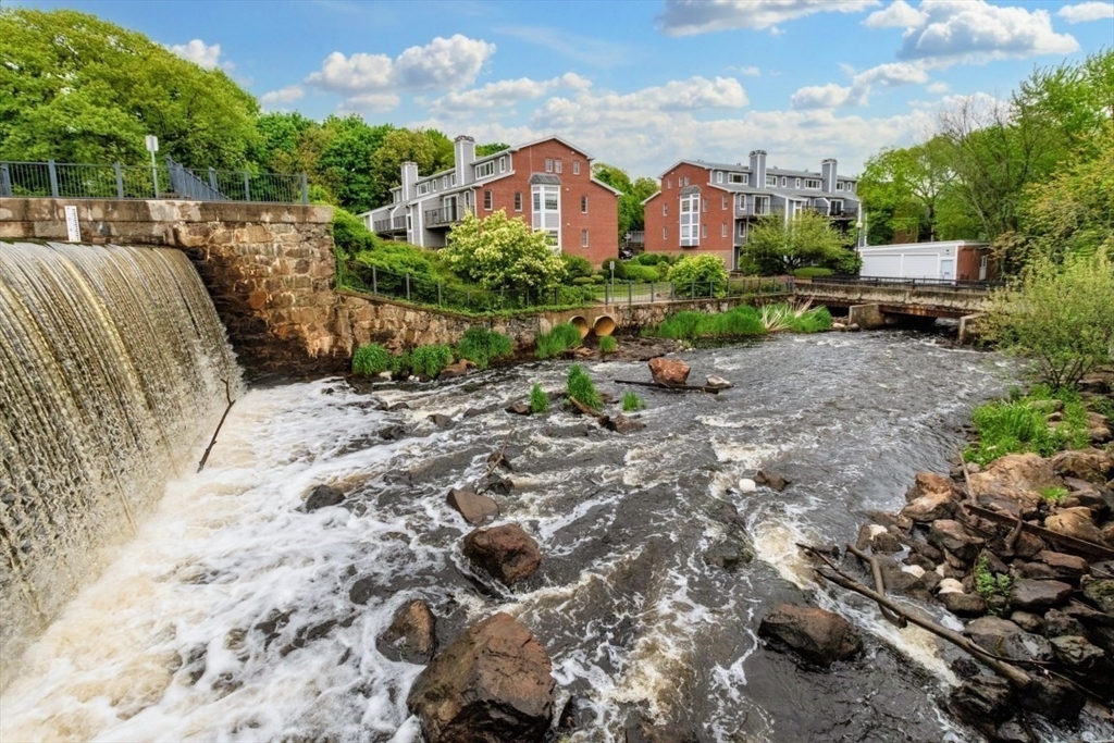 22 N Stone Mill Dr 1111