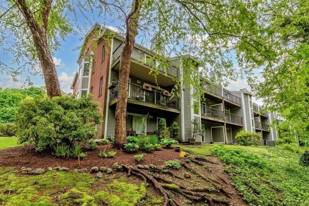 22 N Stone Mill Dr 1111