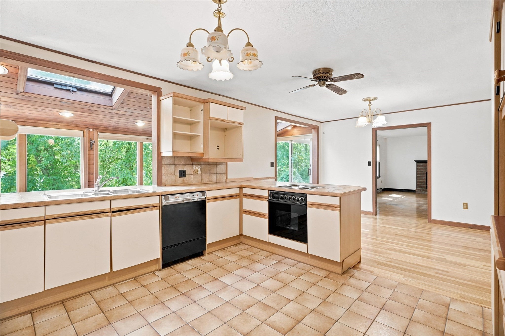 1881 Great Pond Road, North Andover, MA, 1881 Great Pond Road, North Andover, MA Photo #3