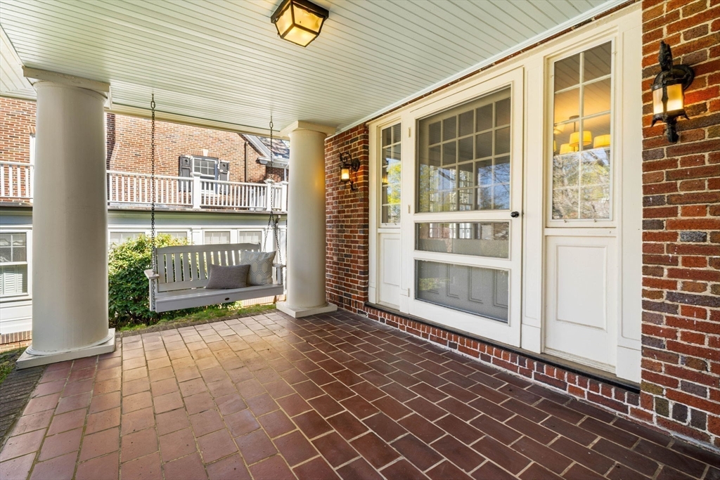 292 Pond St