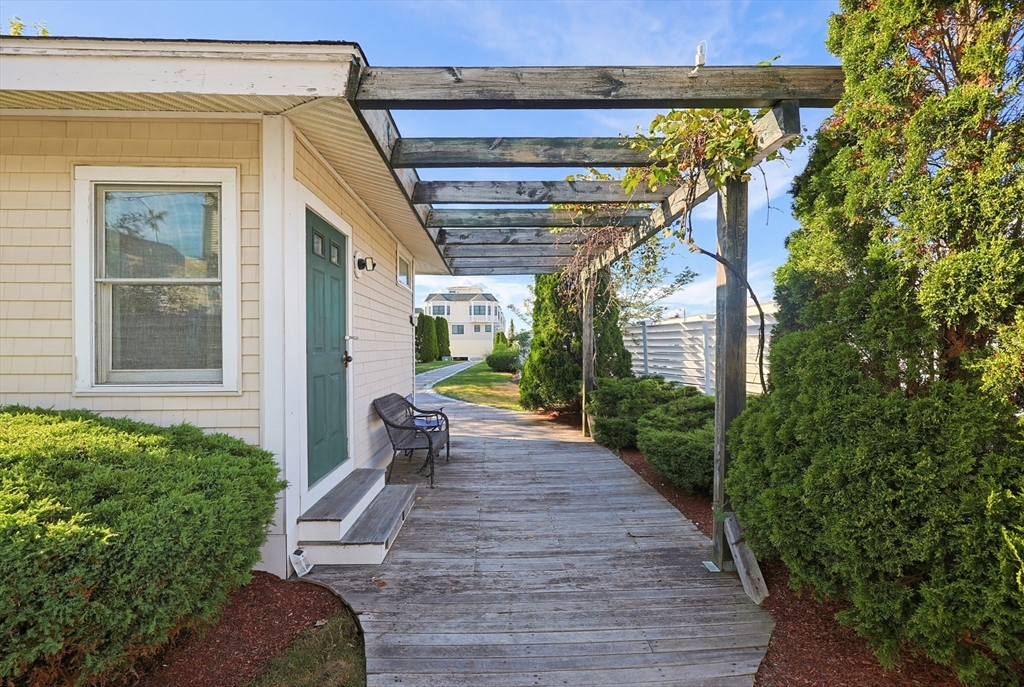 11 Railroad Ave B6