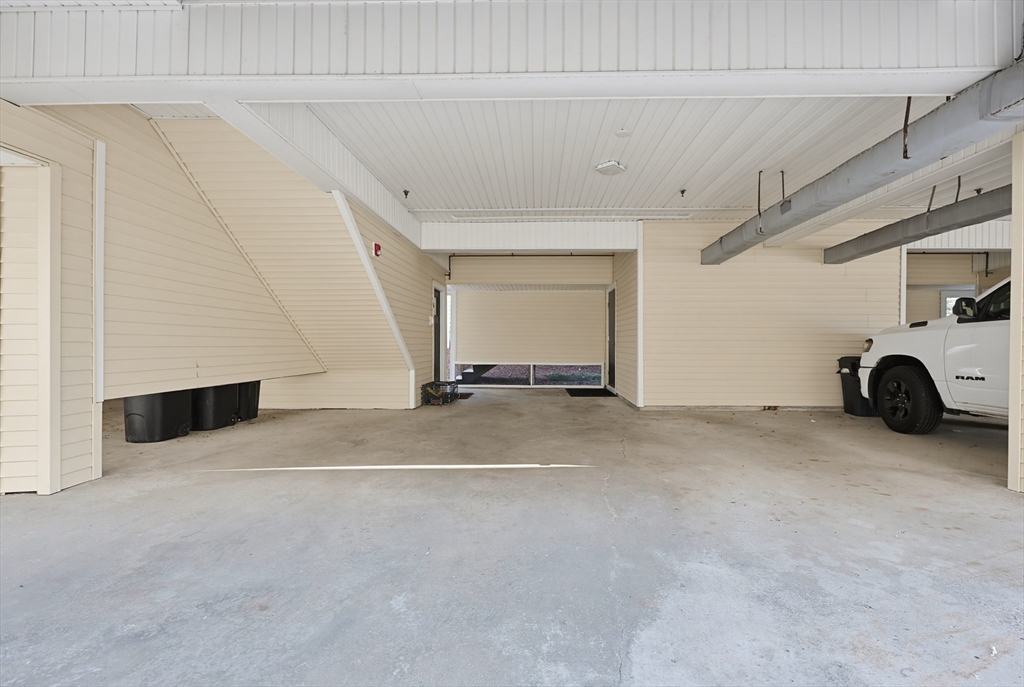 11 Railroad Ave B6