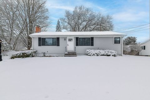 Photo of 28 Ruth Dr, Marlborough, MA 01752 (MLS # 73479914)