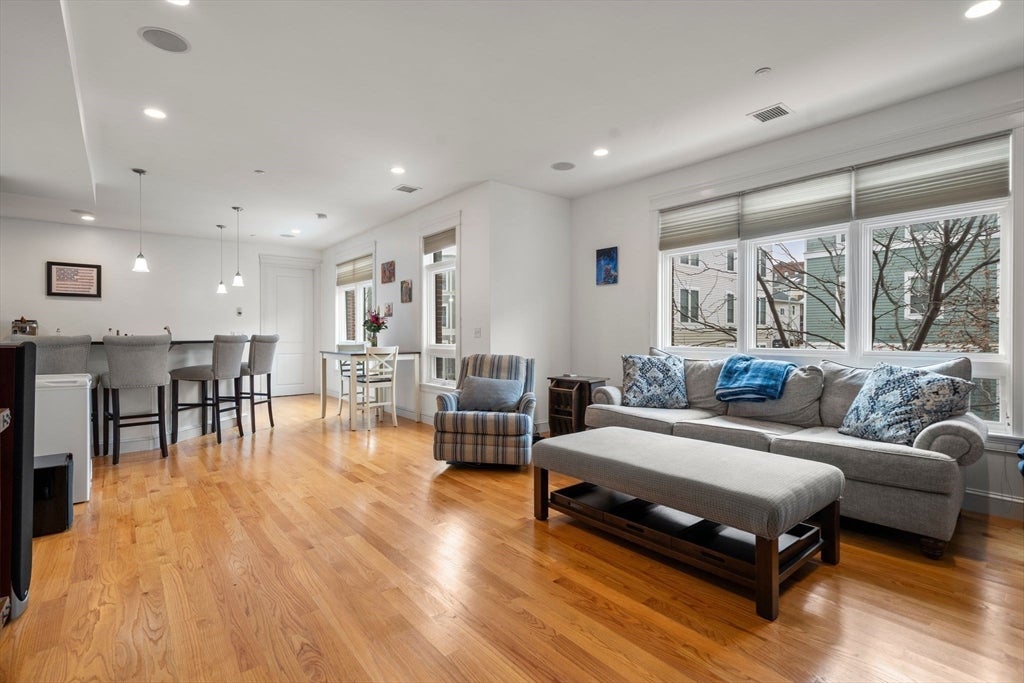 350 West 2nd St #1, Boston, MA, 350 West 2nd St #1, Boston, MA Photo #4