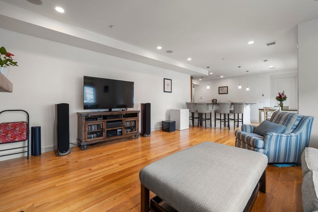 350 West 2nd St #1, Boston, MA, 350 West 2nd St #1, Boston, MA Photo #5