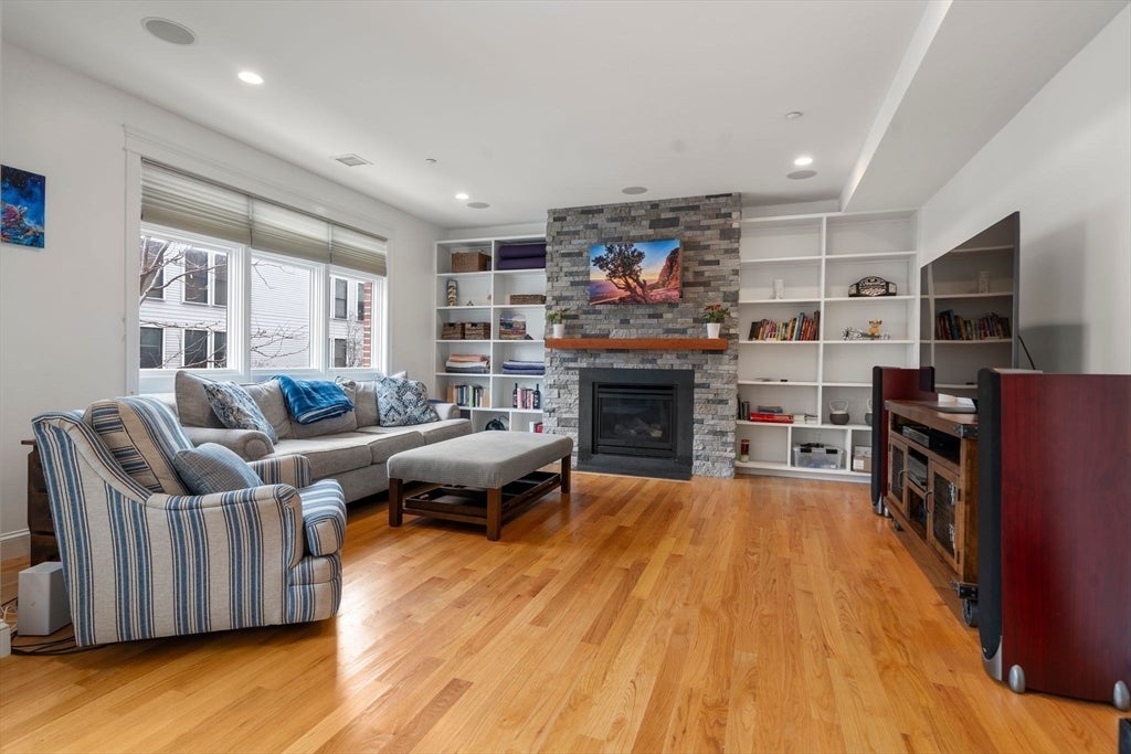 350 West 2nd St #1, Boston, MA, 350 West 2nd St #1, Boston, MA Photo #1