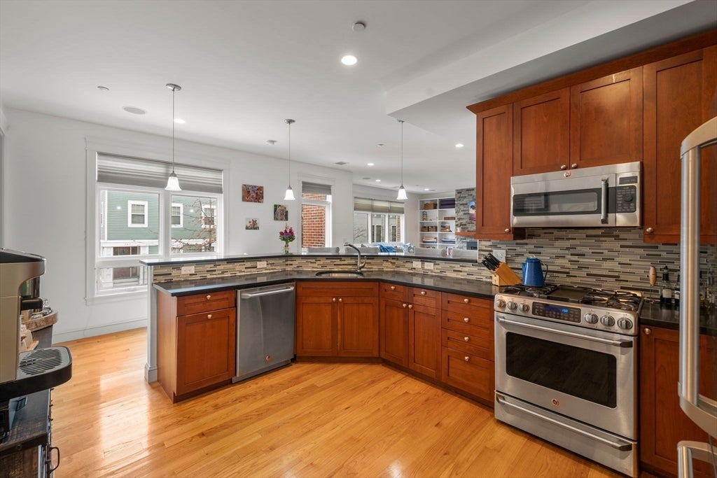 350 West 2nd St #1, Boston, MA, 350 West 2nd St #1, Boston, MA Photo #10