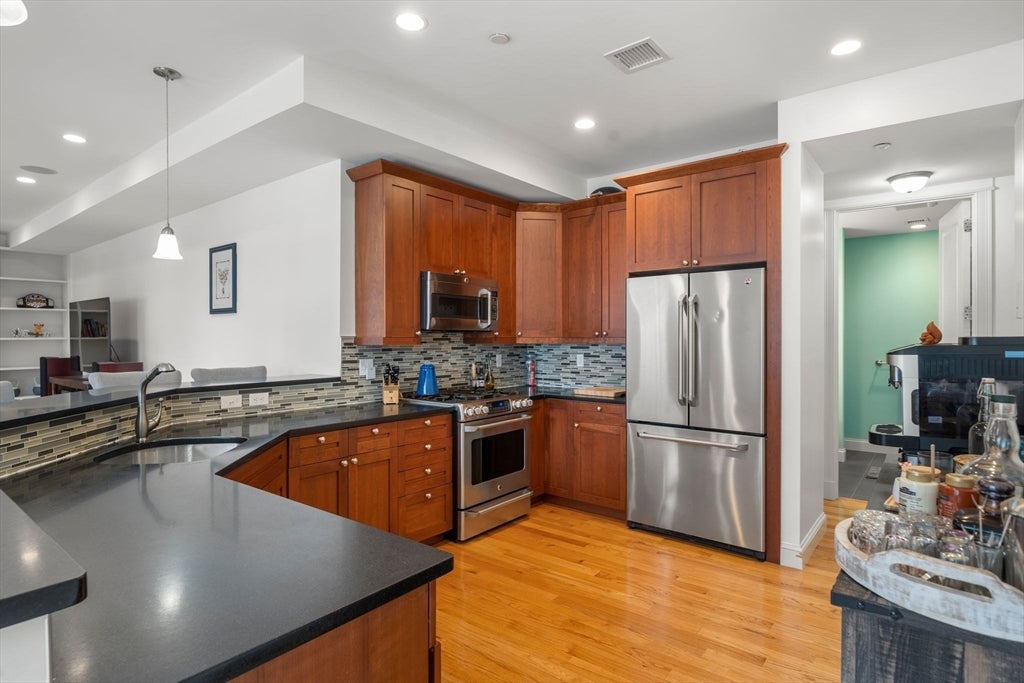 350 West 2nd St #1, Boston, MA, 350 West 2nd St #1, Boston, MA Photo #9