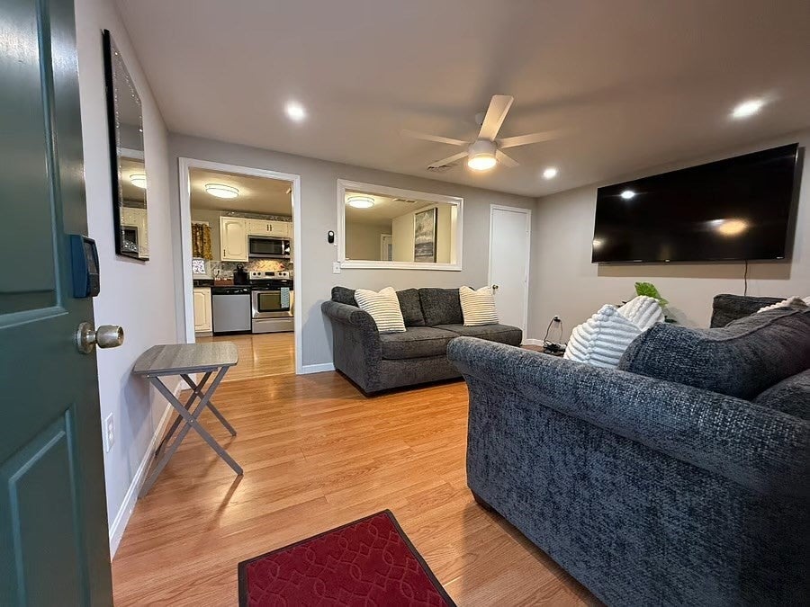 89 Westwood Dr 2-3