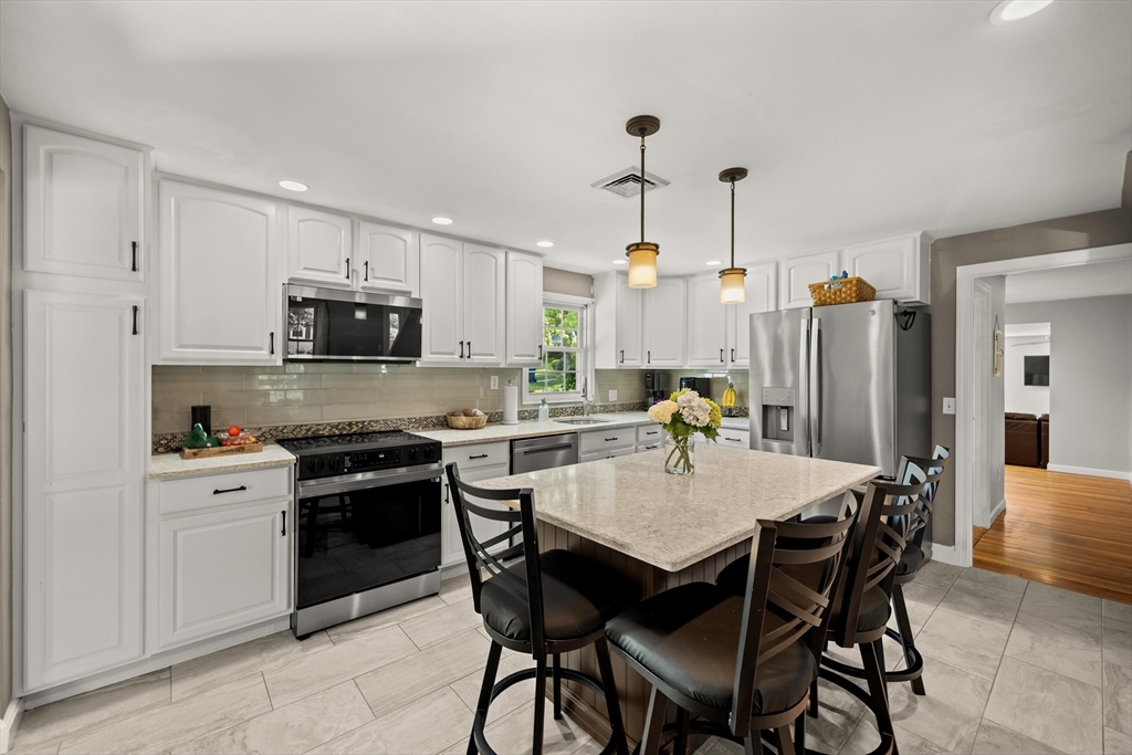 8 Robinwood Dr