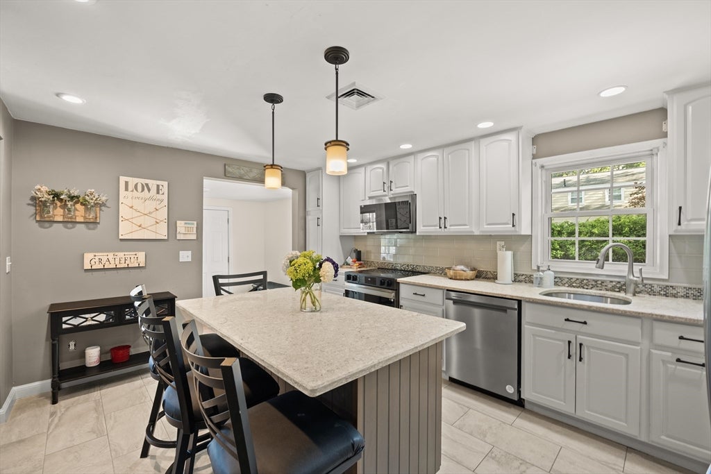 8 Robinwood Dr