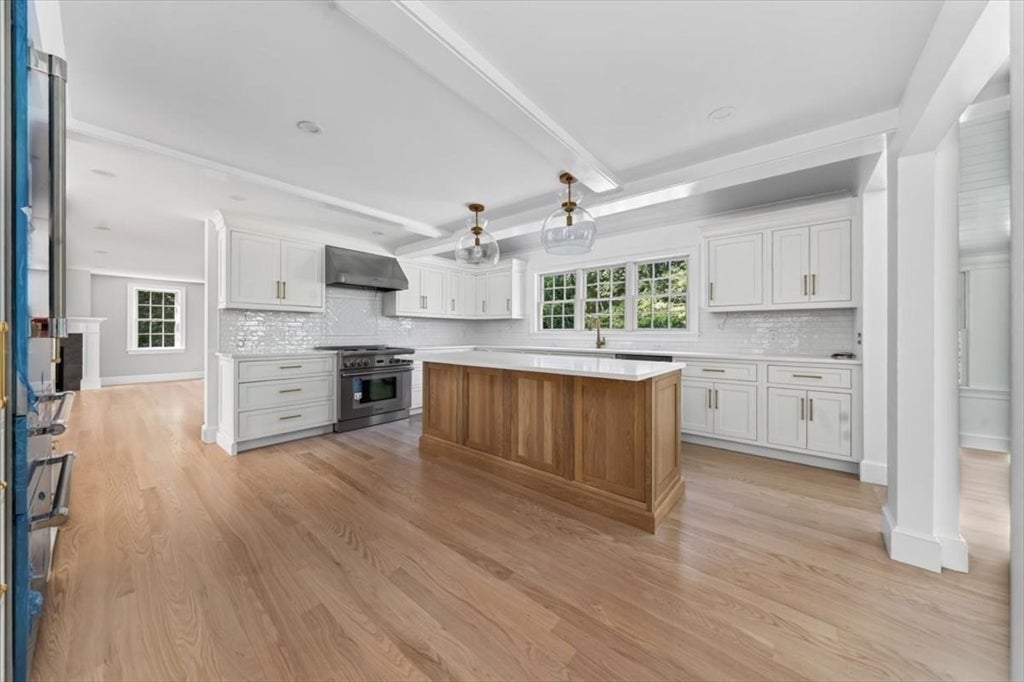 3 Hollyhock Ln.