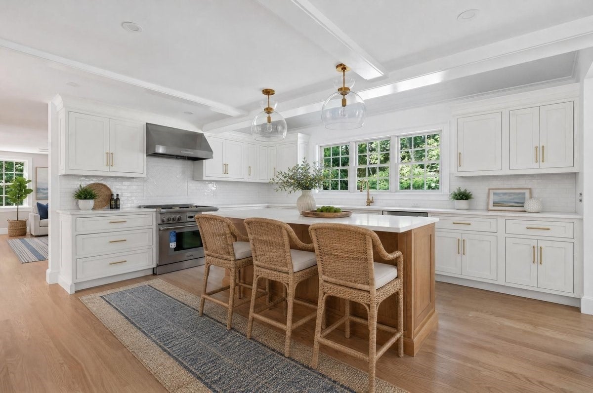 3 Hollyhock Ln, Hingham MA 02043