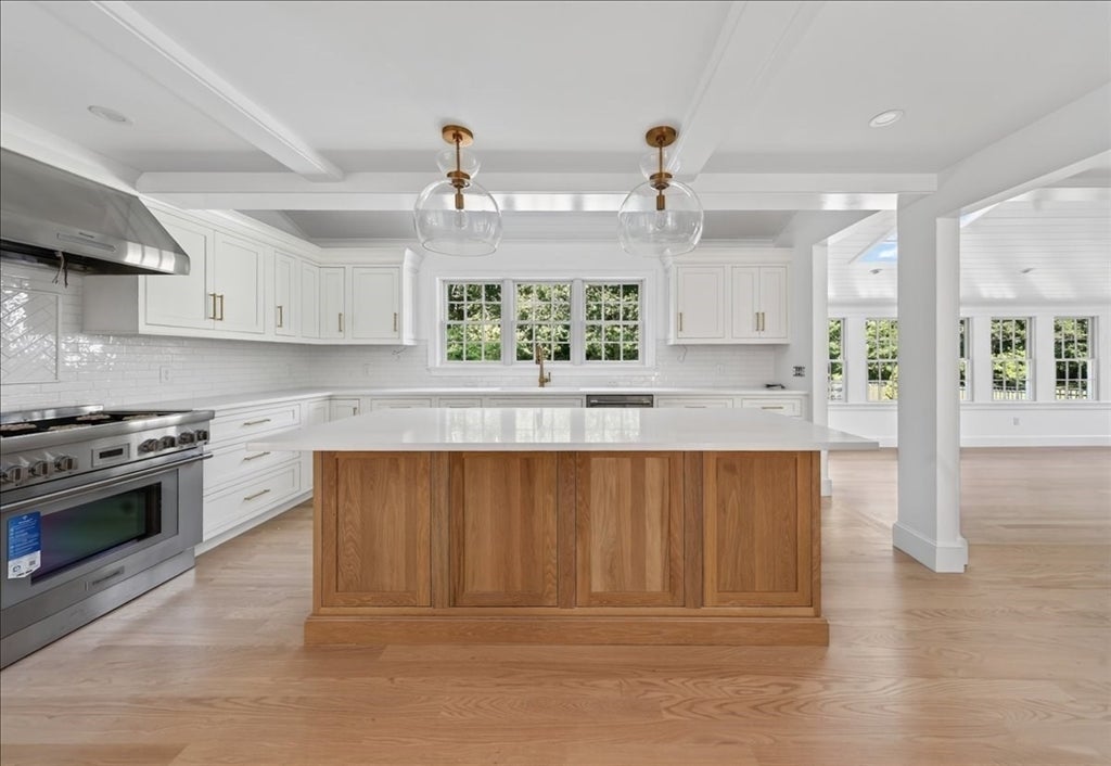 3 Hollyhock Ln.