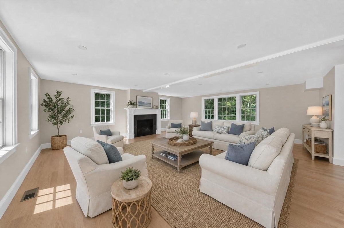 3 Hollyhock Ln.