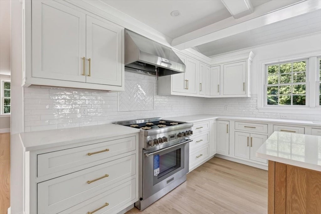 3 Hollyhock Ln.
