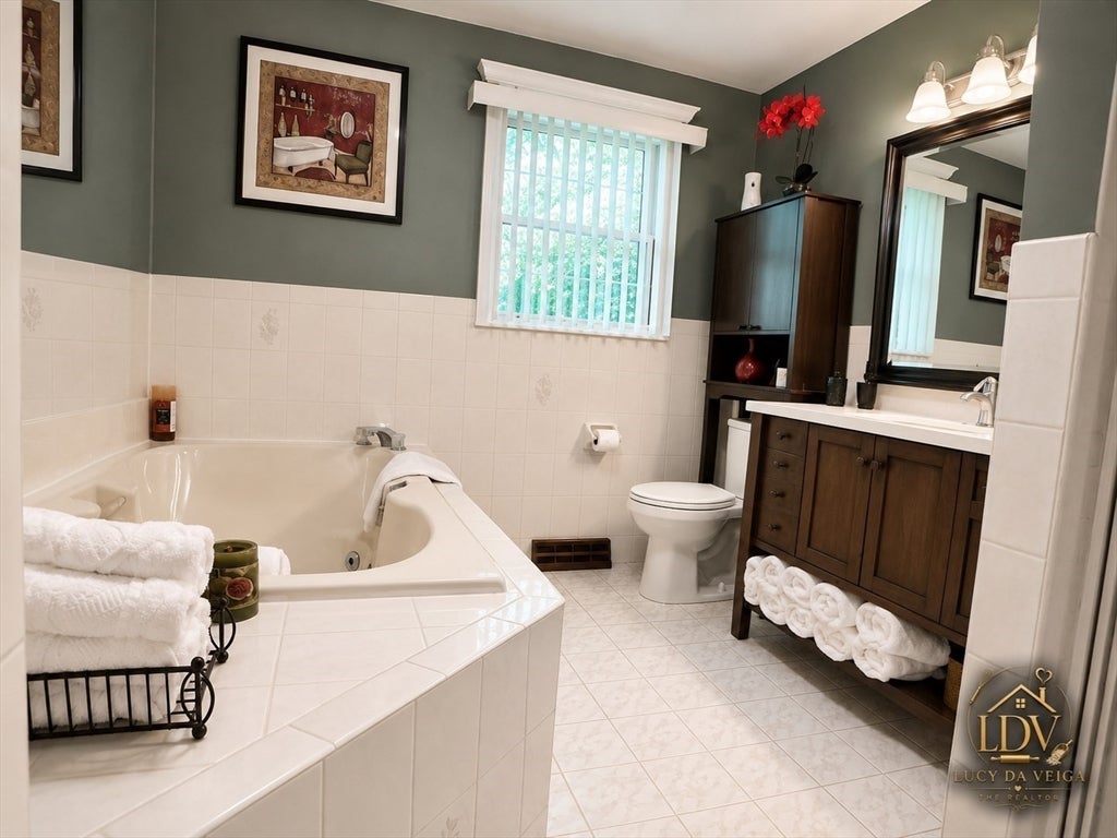 252 Elizabeth Dr, Ludlow, MA, 252 Elizabeth Dr, Ludlow, MA Photo #9