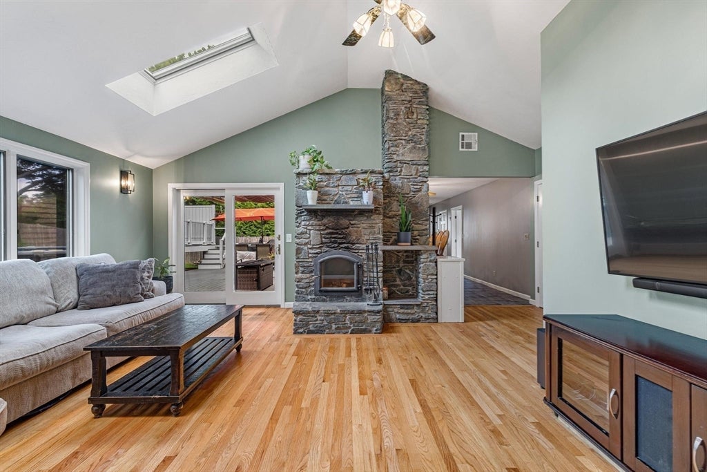 488 Pleasant St