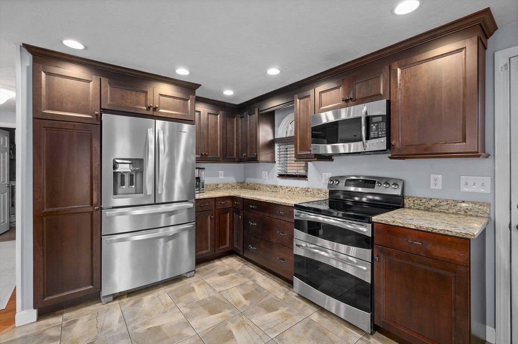 14 Malvern Ave, Tyngsborough, MA, 14 Malvern Ave, Tyngsborough, MA Photo #10