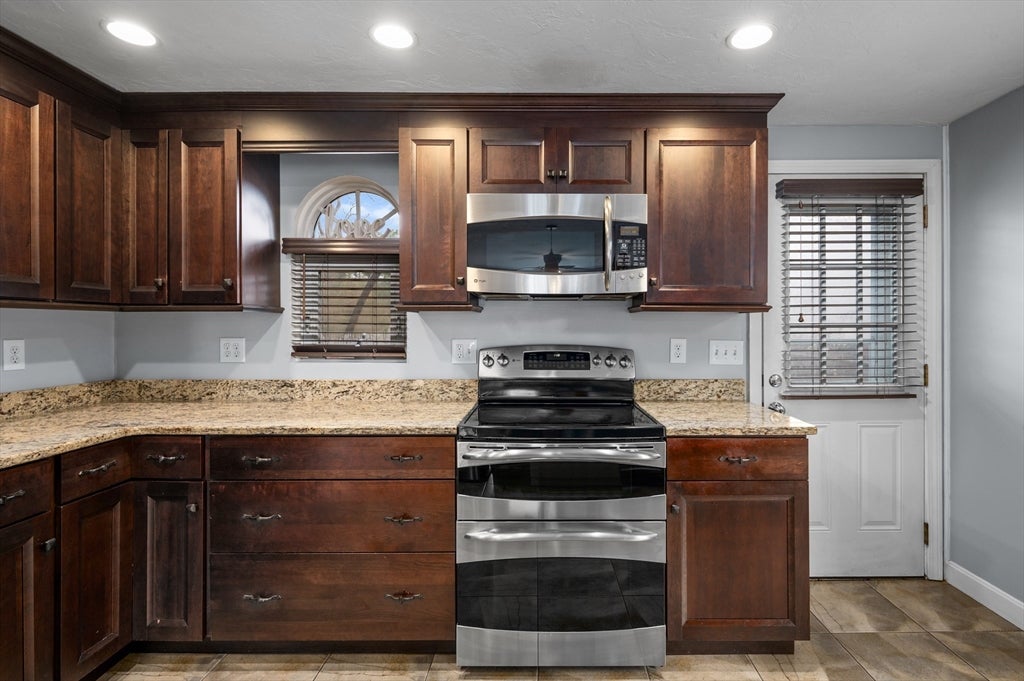 14 Malvern Ave, Tyngsborough, MA, 14 Malvern Ave, Tyngsborough, MA Photo #11