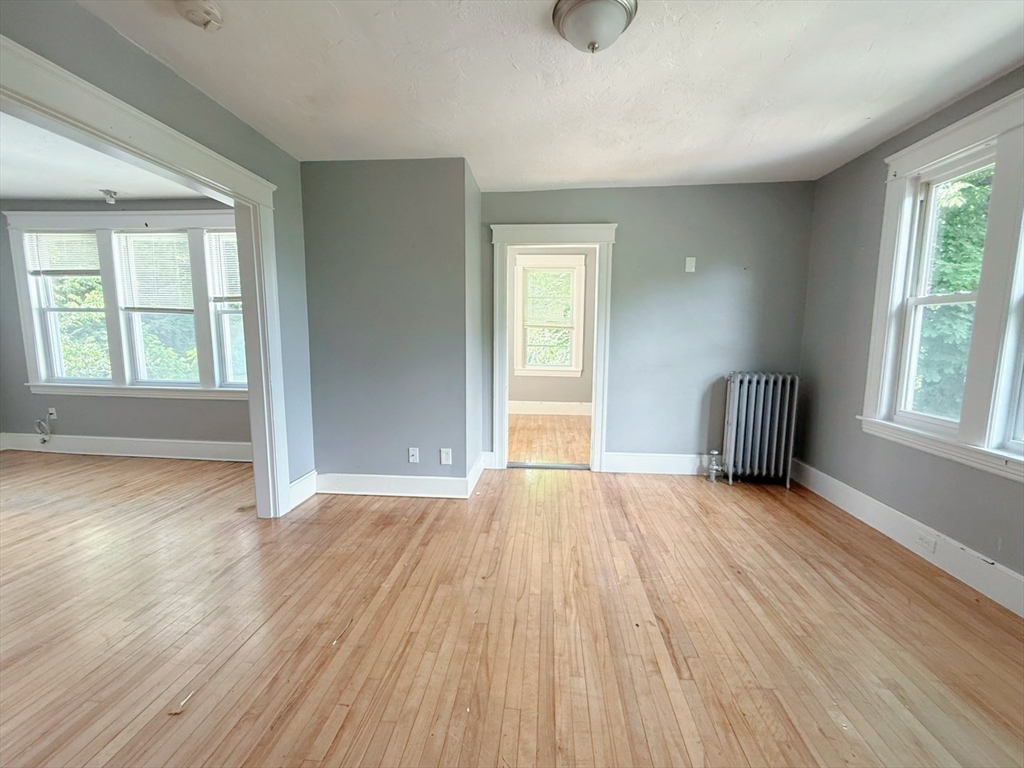 15 Circuit Ave E