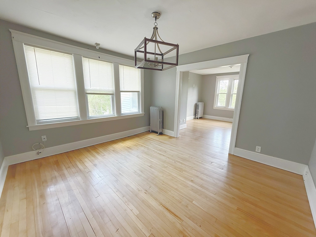 15 Circuit Ave E