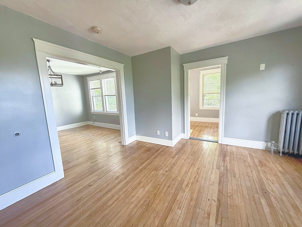 15 Circuit Ave E