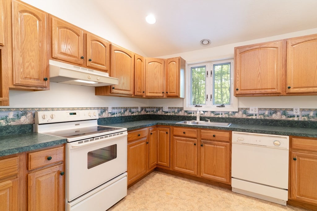 611 Henshaw St, Leicester, MA, 611 Henshaw St, Leicester, MA Photo #13