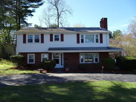 2 Lantern Ln Burlington MA 01803