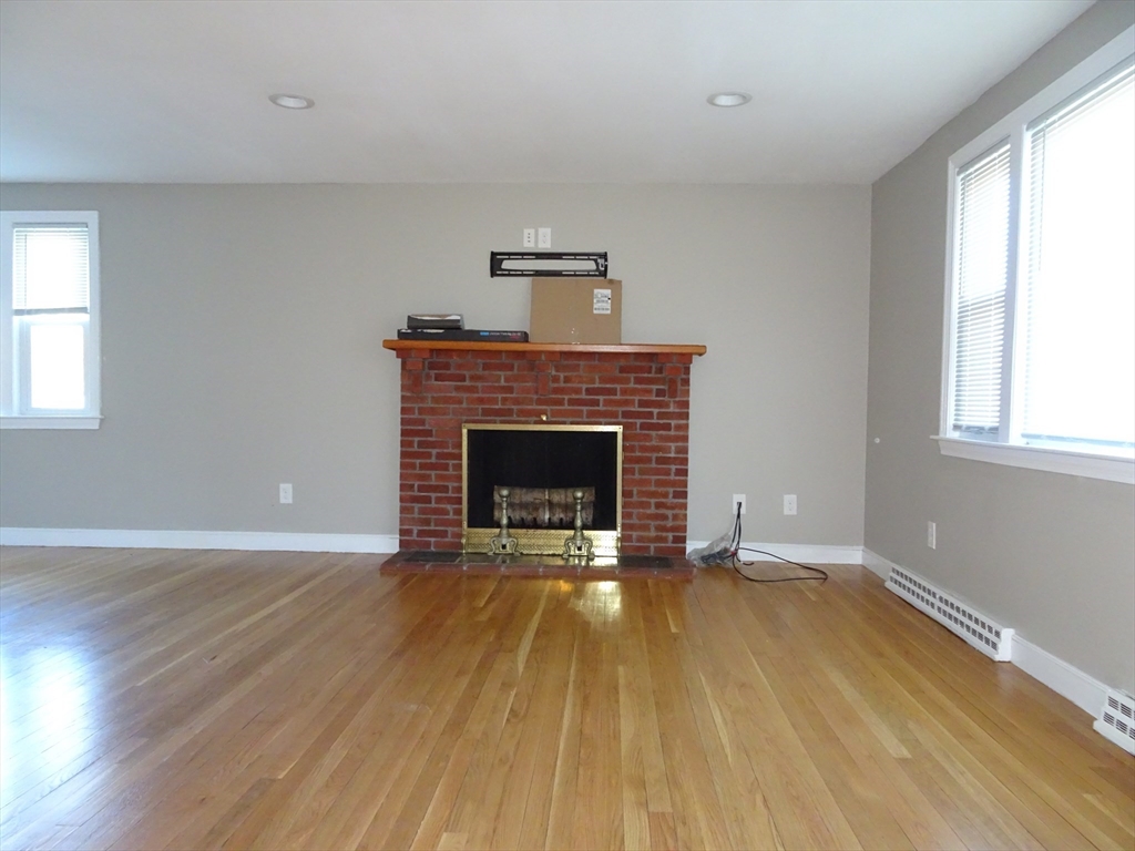 2 Lantern Ln