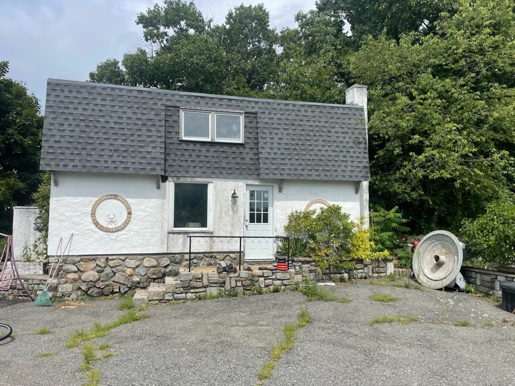 44 Valley Rd