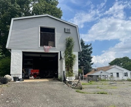44 Valley Rd